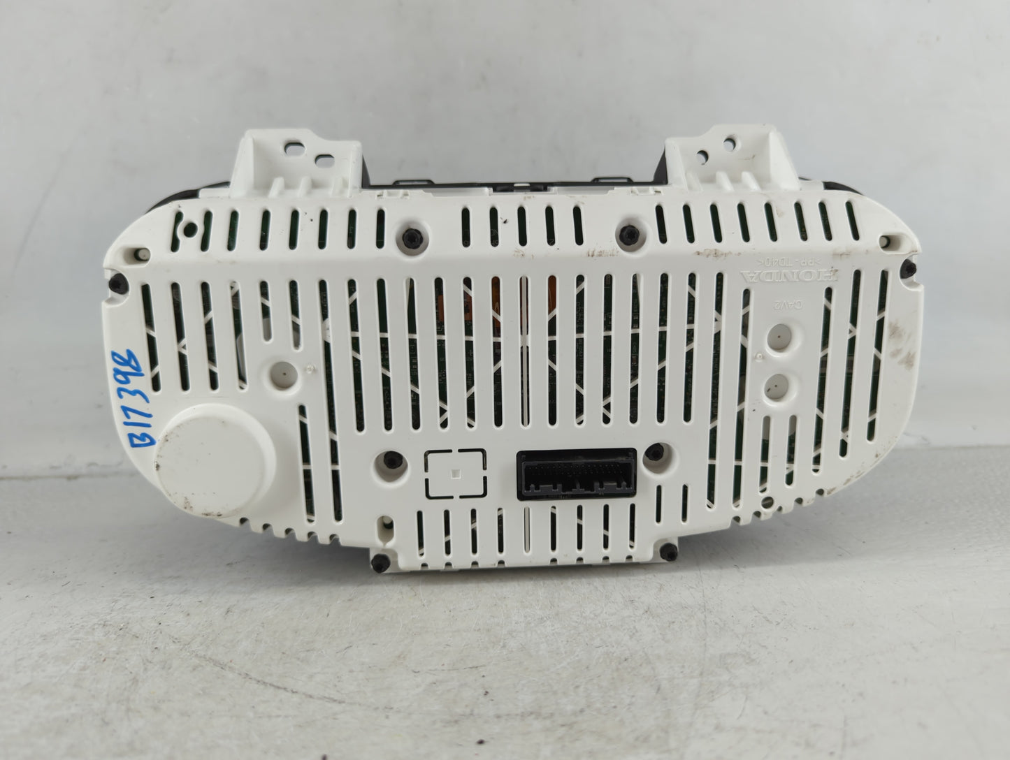 2017-2018 Honda Pilot Instrument Cluster Speedometer Gauges P/N:78100-TG7-A920-M1 Fits Fits 2017 2018 OEM Used Auto Parts -