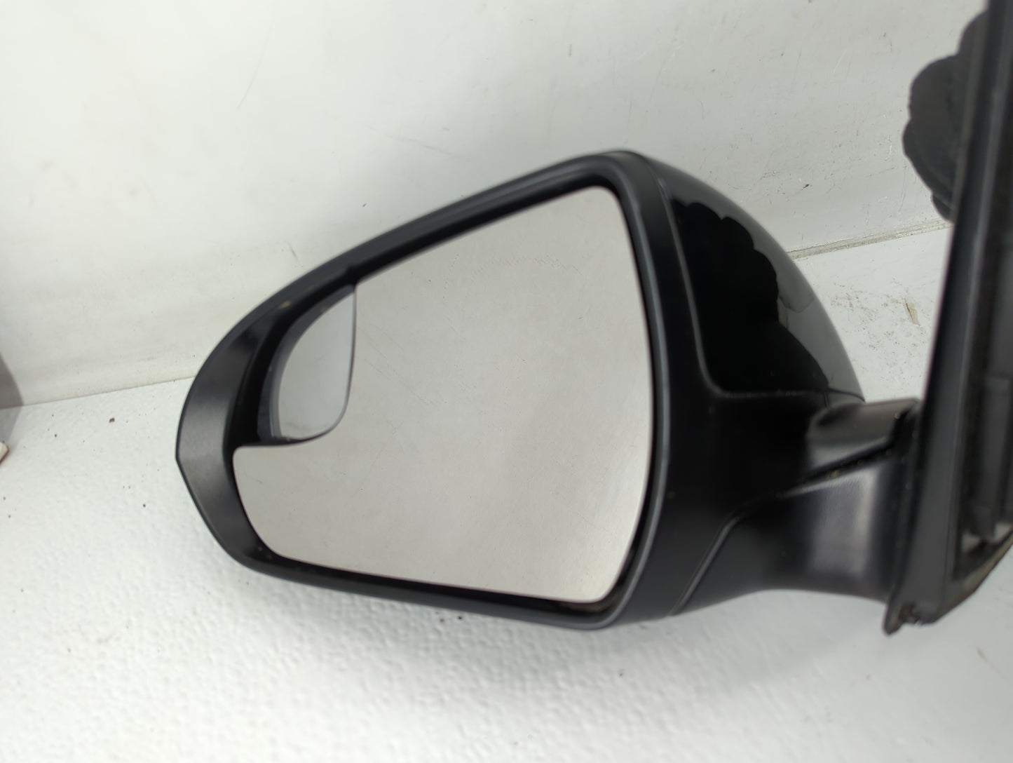 2017-2020 Hyundai Elantra Driver Side View Mirror - Left Door Mirror OEM Used - Oemusedautoparts1.com