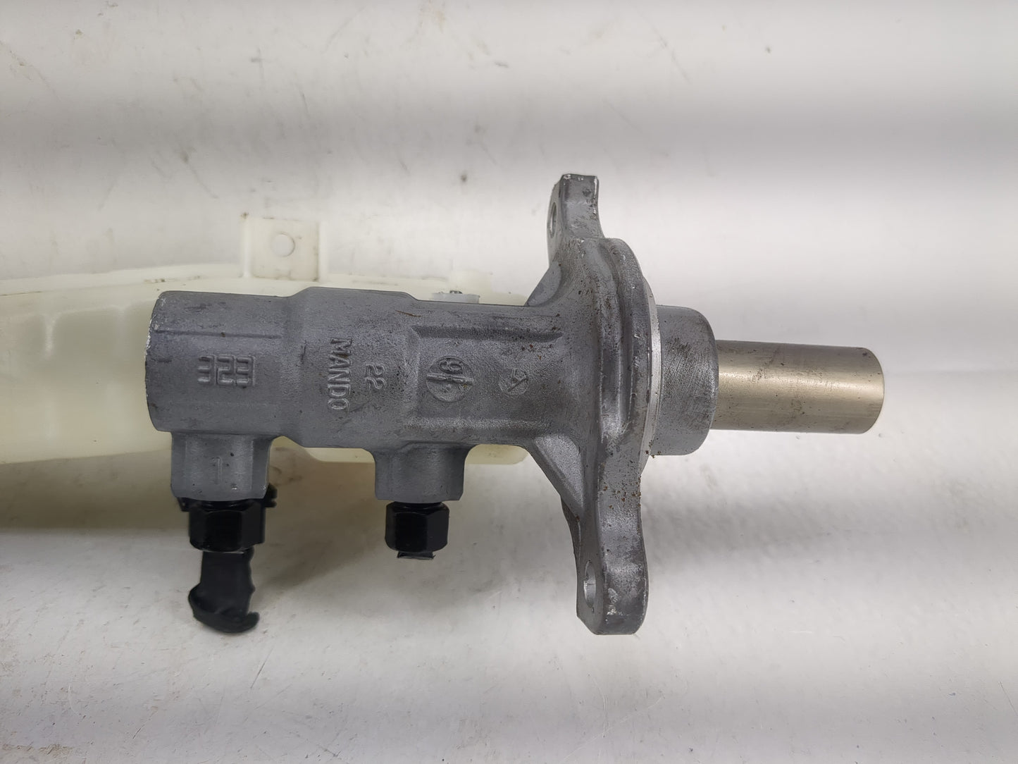 2017-2019 Hyundai Elantra Brake Master Cylinder 1220747 - Oemusedautoparts1.com
