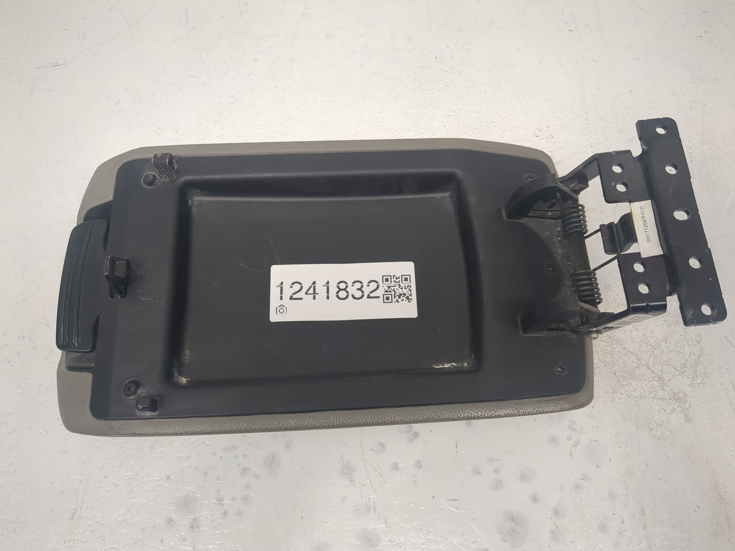 2018 Hyundai Elantra Center Console Armrest Cover Lid Fits OEM Used Auto Parts - Oemusedautoparts1.com