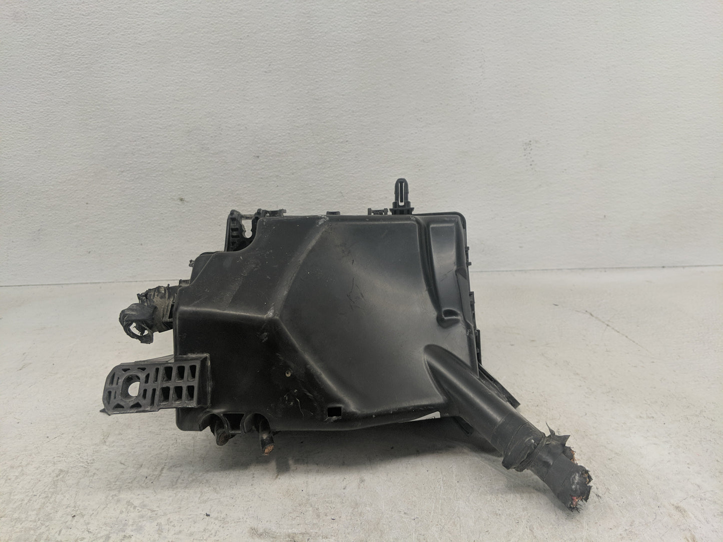 2018 Hyundai Elantra Fusebox Fuse Box Panel Relay Module Fits OEM Used Auto Parts - Oemusedautoparts1.com