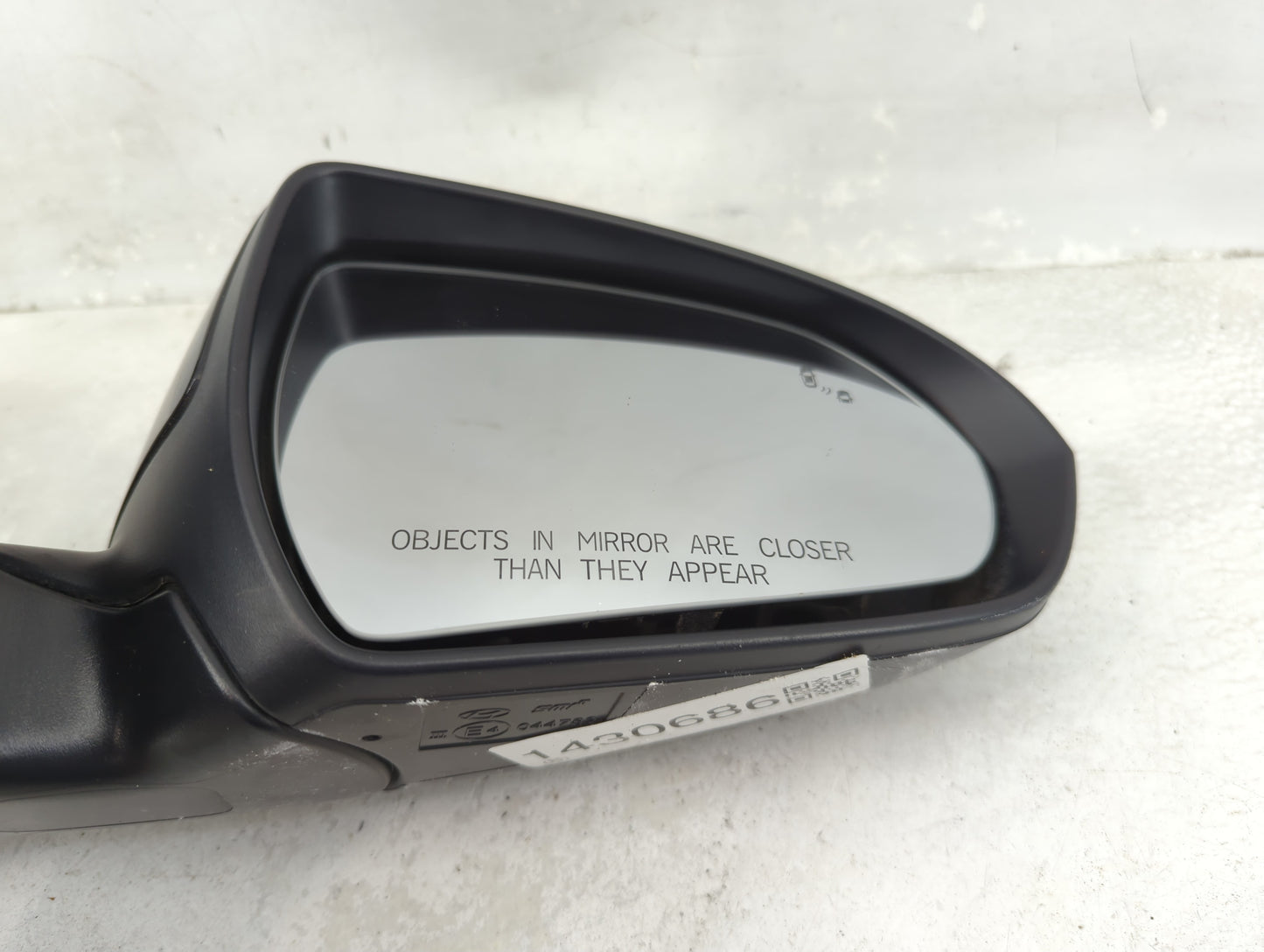 2017-2018 Hyundai Elantra Passenger Side View Mirror - Right Door Mirror OEM Used - Oemusedautoparts1.com