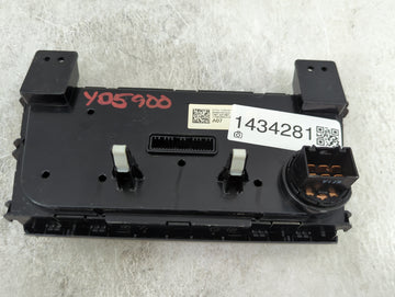 2017-2018 Hyundai Elantra Climate Control Module Temperature AC/Heater Replacement P/N:97250-F2062X AD06CBQJS Fits Fits 2017 2018 OEM Used Auto Parts
