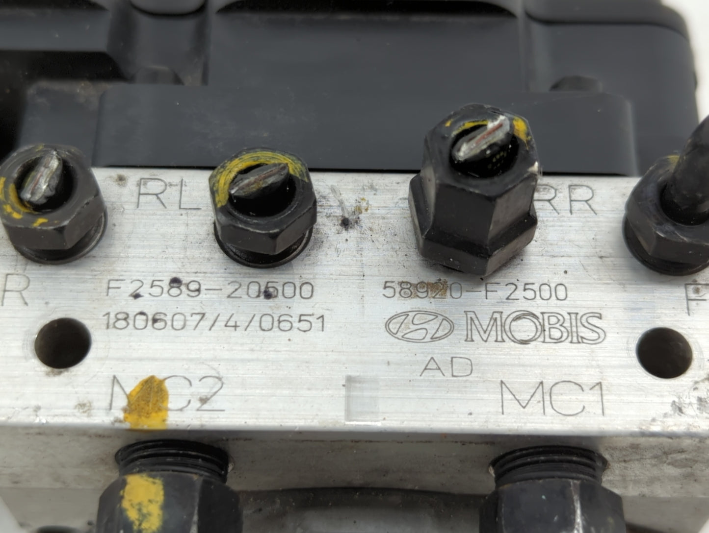 2017-2018 Hyundai Elantra ABS Pump Control Module Replacement P/N:58900-F2500 58920-F2500 Fits Fits 2017 2018 OEM Used Auto