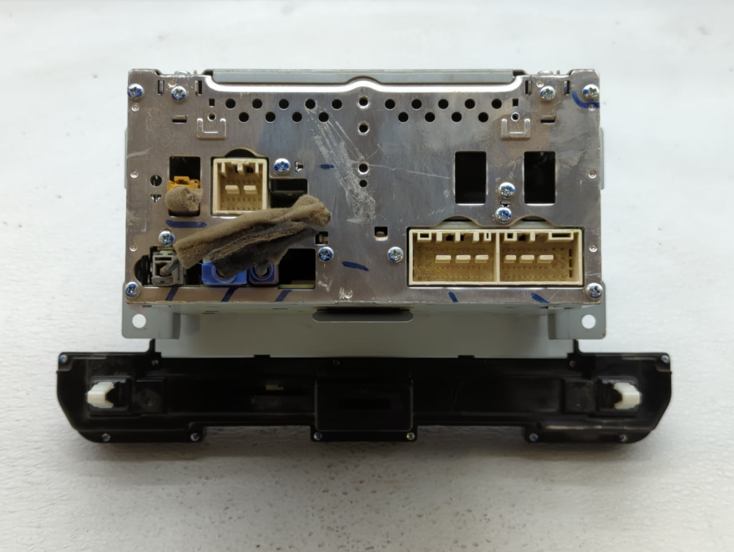 2017-2018 Hyundai Elantra Am Fm Cd Player Radio Receiver - Oemusedautoparts1.com