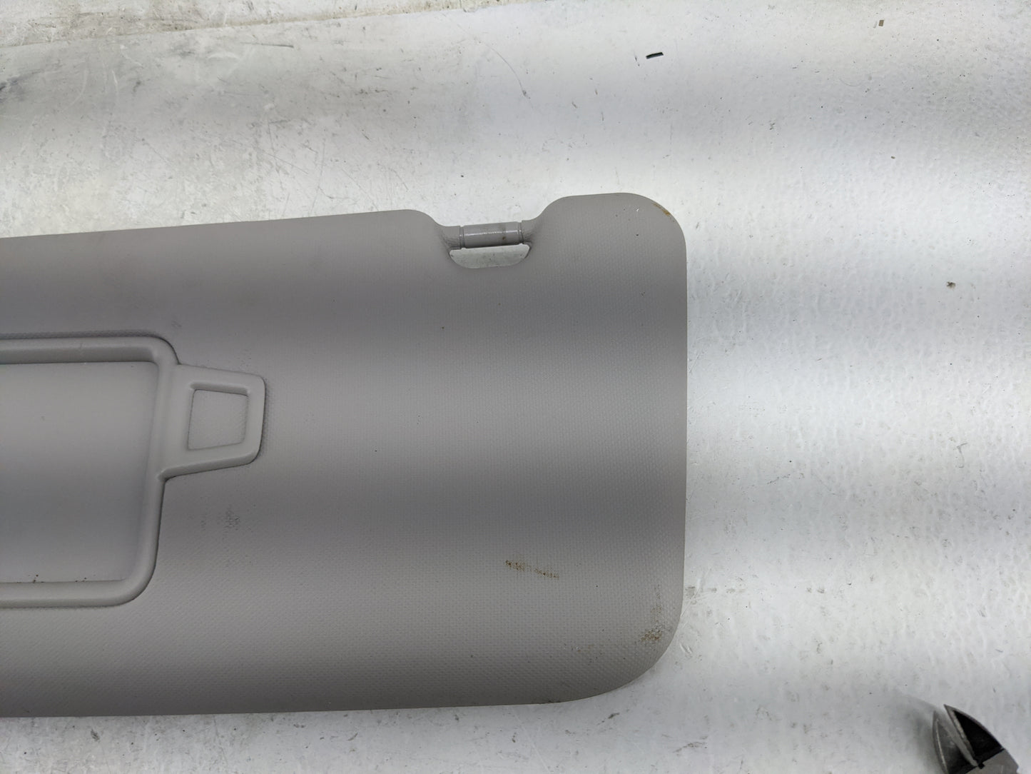 2018-2021 Hyundai Kona Sun Visor Shade Replacement Driver Left Mirror Fits Fits 2018 2019 2020 2021 OEM Used Auto Parts - Oe