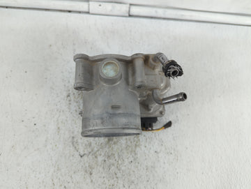 2018-2019 Hyundai Kona Throttle Body P/N:35100-2E400 35100-2E000 Fits Fits 2012 2013 2014 2015 2016 2018 2019 OEM Used Auto Parts
