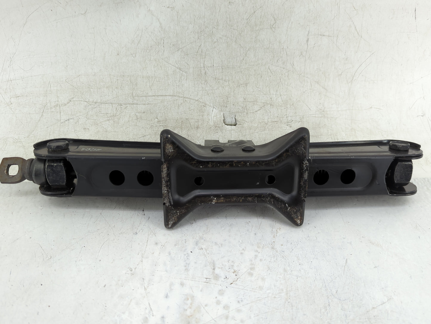 2018 Hyundai Santa Fe Spare Scissor Car Jack 1415207 - Oemusedautoparts1.com