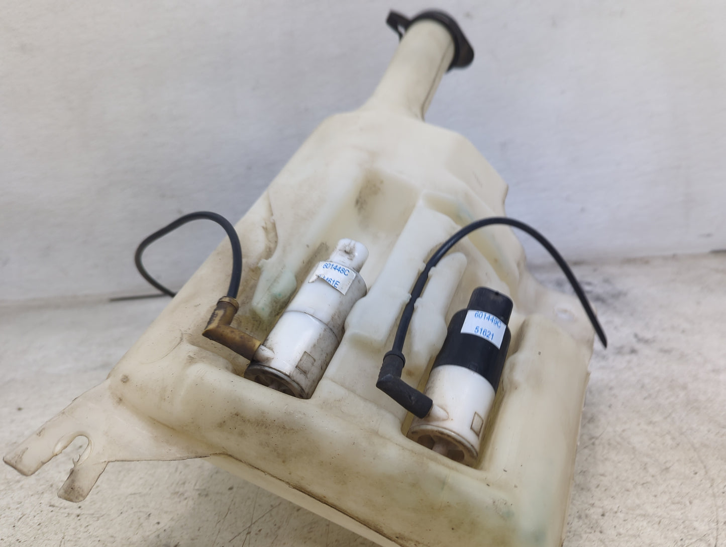 2013-2018 Hyundai Santa Fe Windshield Washer Fluid Reservoir Bottle 1486771 - Oemusedautoparts1.com