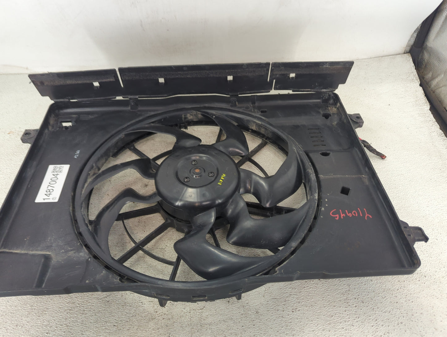 2018 Hyundai Santa Fe Electric Radiator Cooling Fan Motor Assembly P/N:25380-4Z000 25350-A2000, PA66-FA1 Fits OEM Used Auto