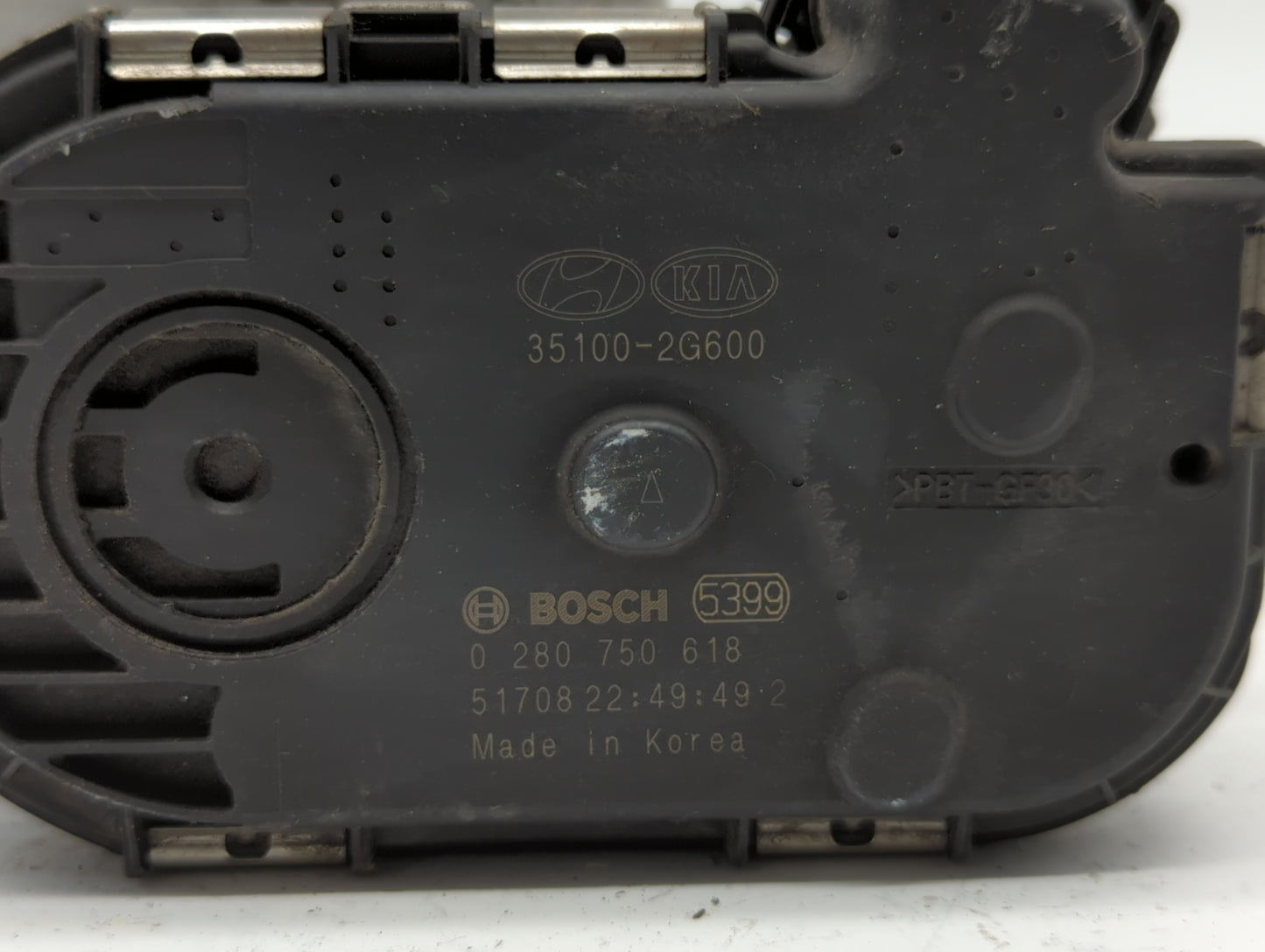 2018 Hyundai Santa Fe Throttle Body P/N:35100-2G600 Fits Fits 2015 2016 2017 2019 OEM Used Auto Parts - Oemusedautoparts1.co