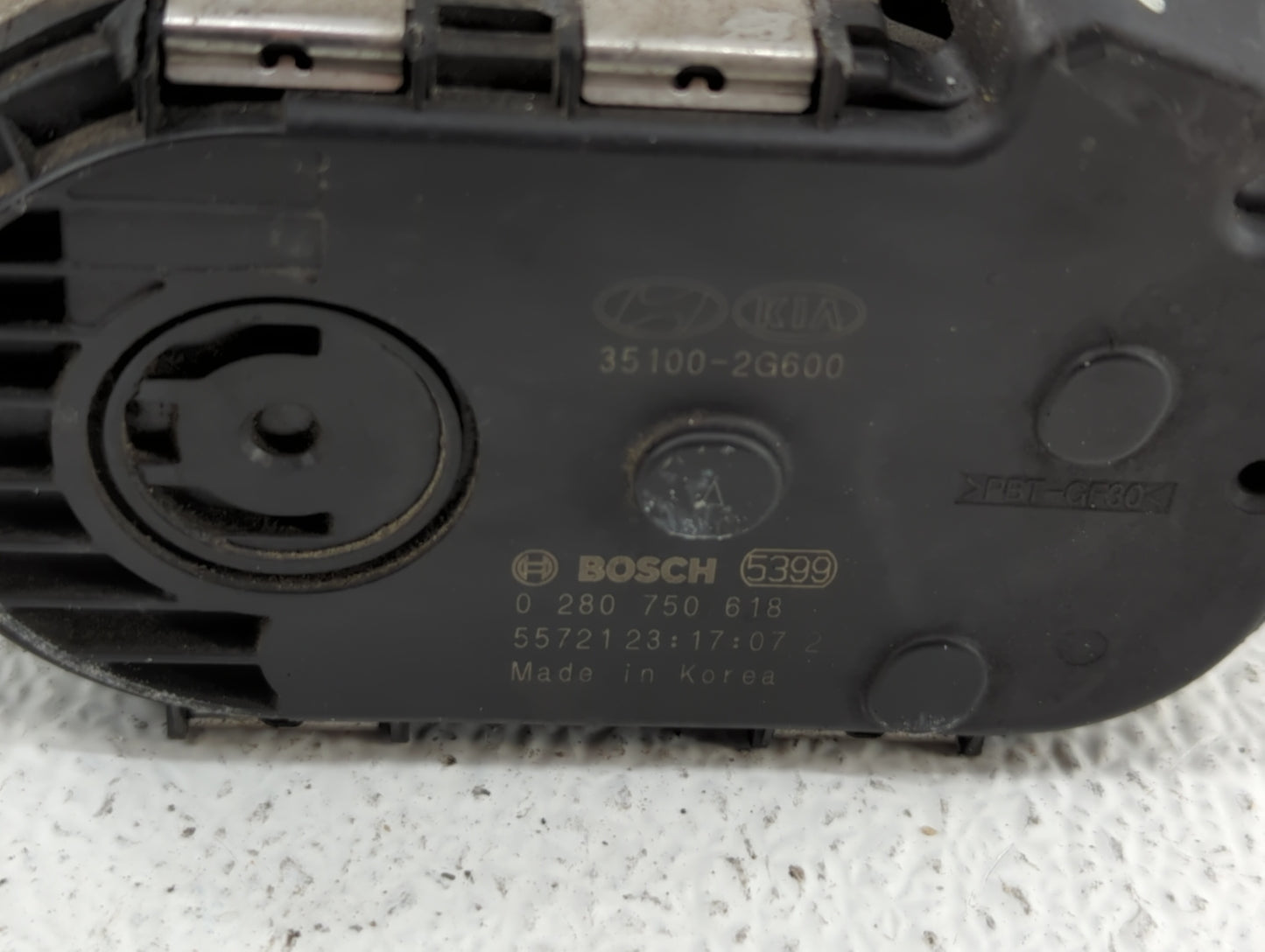 2018 Hyundai Santa Fe Throttle Body P/N:35100-2G600 Fits Fits 2015 2016 2017 2019 OEM Used Auto Parts - Oemusedautoparts1.co