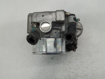 2019-2020 Hyundai Santa Fe Throttle Body P/N:35100-2G600 Fits Fits 2015 2016 2017 2018 2019 2020 2021 OEM Used Auto Parts