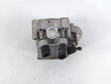 2015-2019 Hyundai Sonata Throttle Body P/N:35100-2G610 Fits Fits 2015 2016 2017 2018 2019 OEM Used Auto Parts