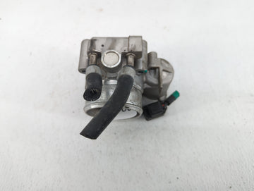 2015-2019 Hyundai Sonata Throttle Body P/N:35100-2G610 Fits Fits 2015 2016 2017 2018 2019 2020 2021 OEM Used Auto Parts