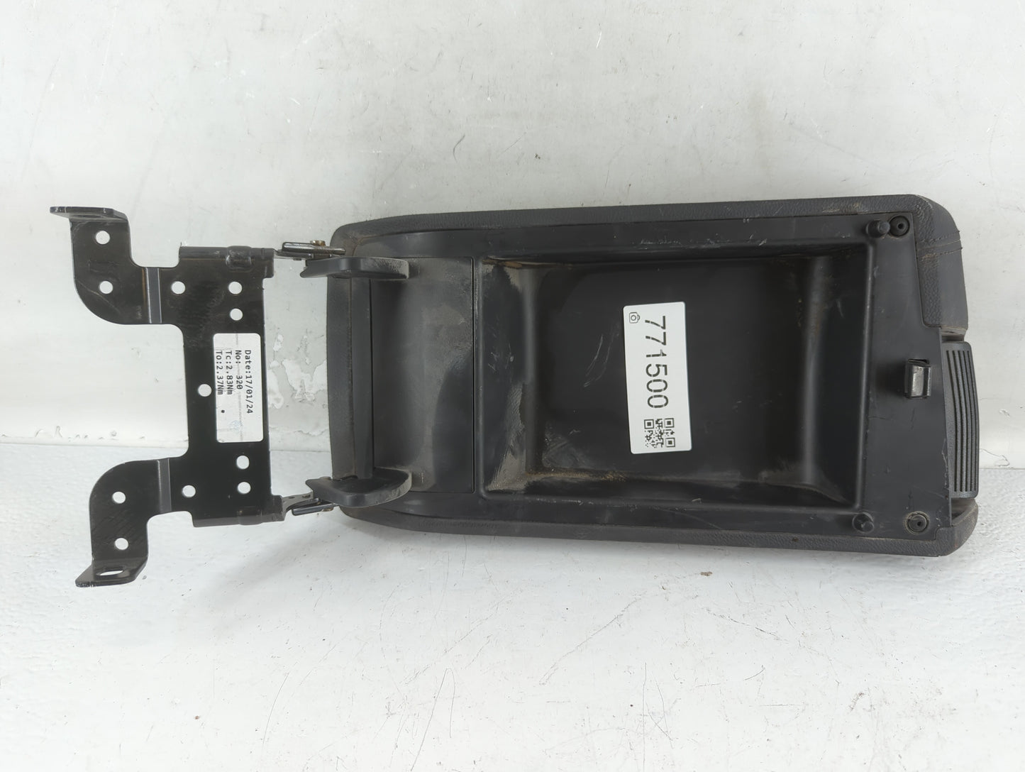 2018 Hyundai Sonata Center Console Armrest Cover Lid Fits OEM Used Auto Parts - Oemusedautoparts1.com