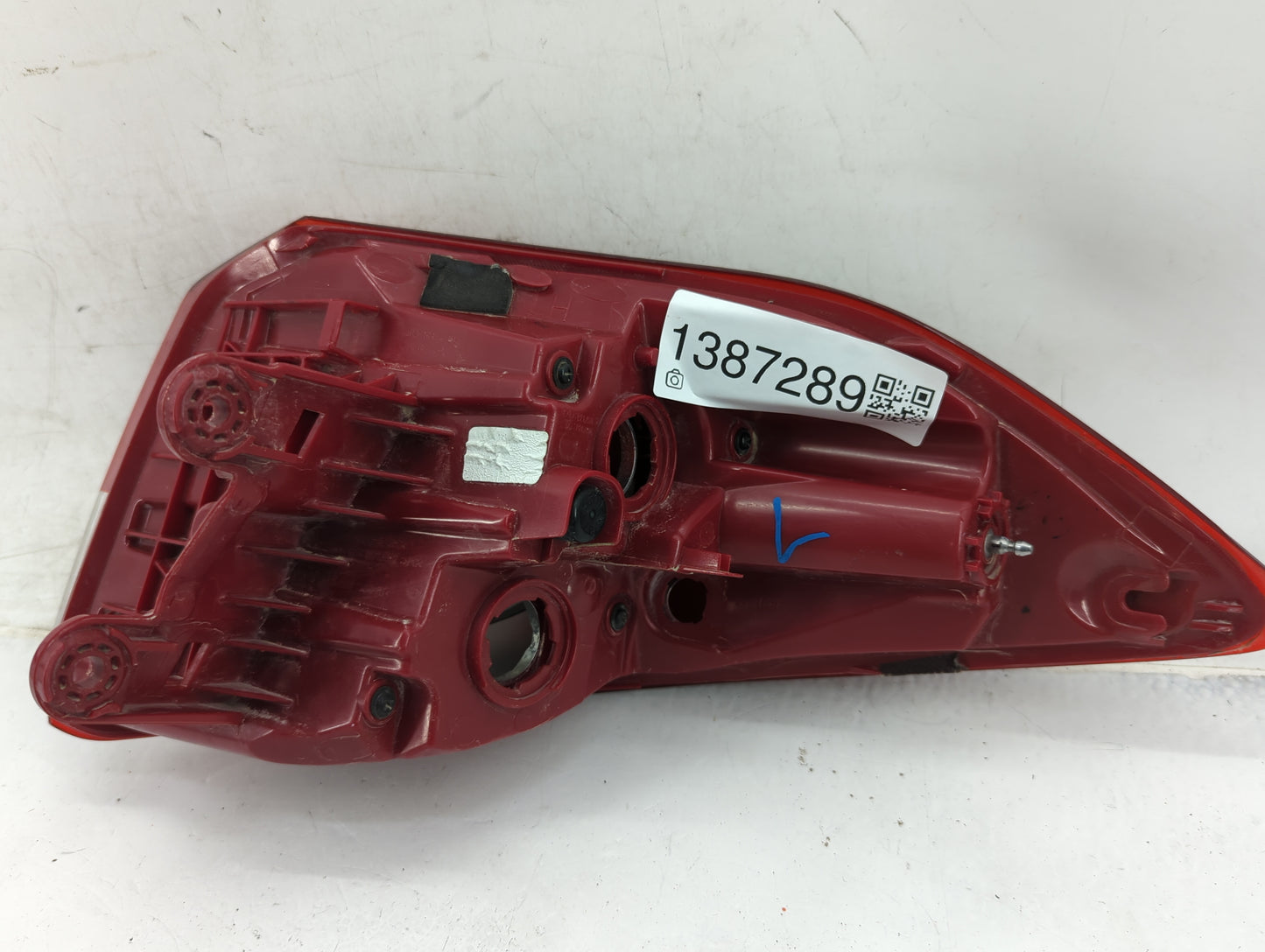 2016-2018 Hyundai Tucson Tail Light Assembly Driver Left OEM P/N:92401-D30 Fits Fits 2016 2017 2018 OEM Used Auto Parts - Oe