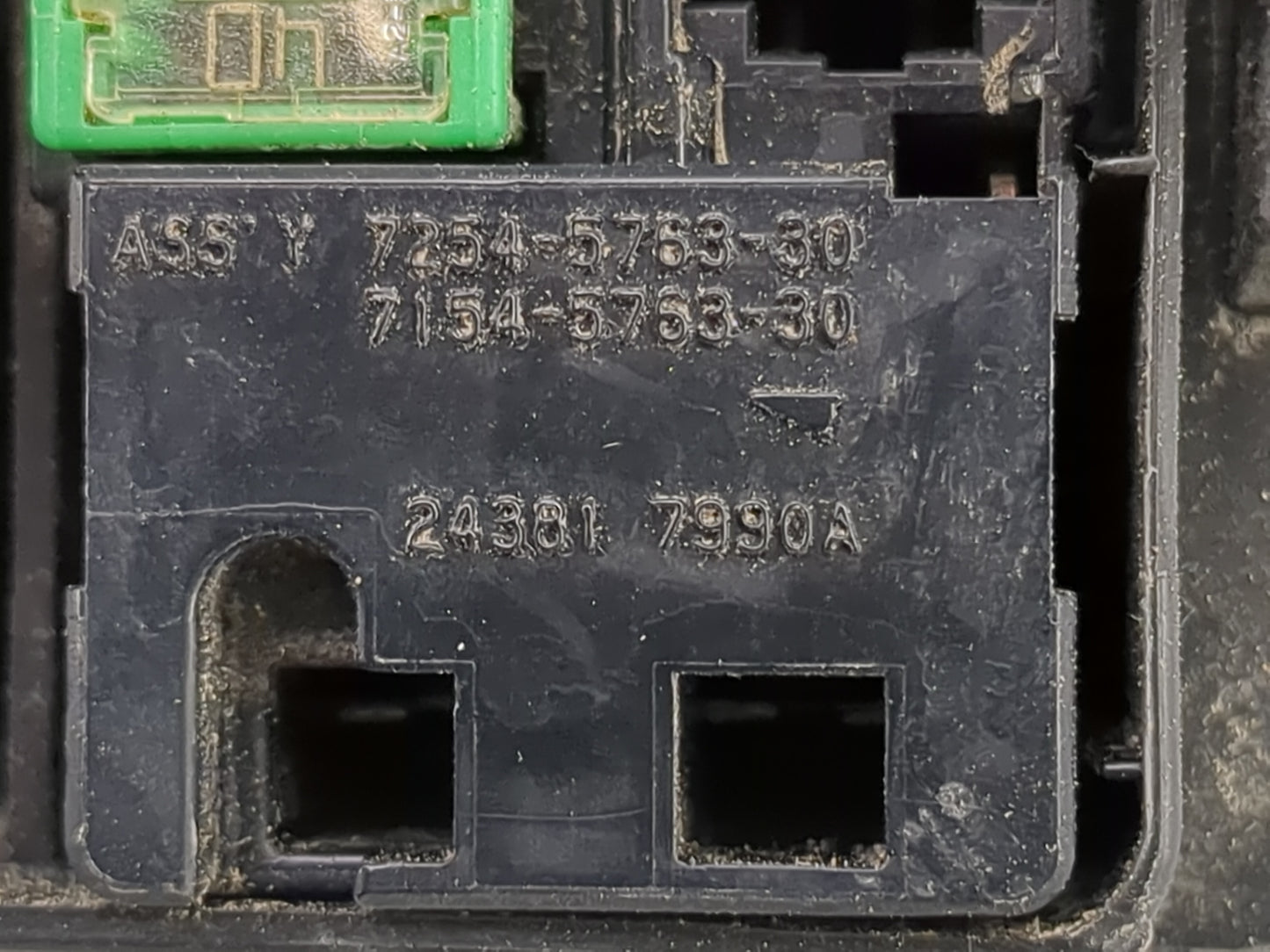 2015-2020 Infiniti Qx60 Fusebox Fuse Box Panel Relay Module P/N:7254-5763-30 7154-5763-30 Fits OEM Used Auto Parts - Oemused