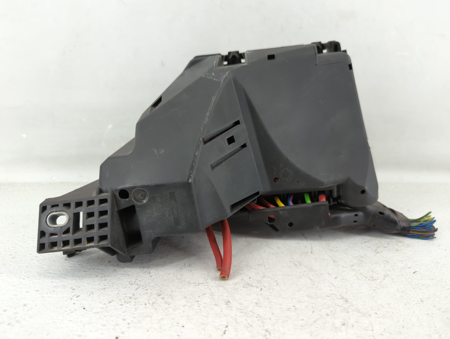 2018 Jaguar E-Pace Fusebox Fuse Box Panel Relay Module P/N:J9C3-14A076-AA Fits OEM Used Auto Parts - Oemusedautoparts1.com