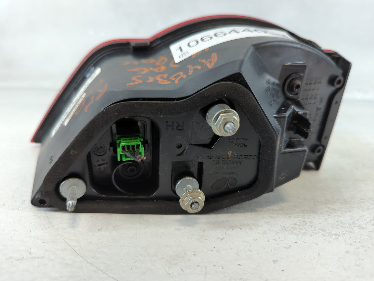 2017-2020 Jaguar F-Pace Tail Light Assembly Passenger Right OEM P/N:HK83-15K272-AA Fits Fits 2017 2018 2019 2020 OEM Used Au