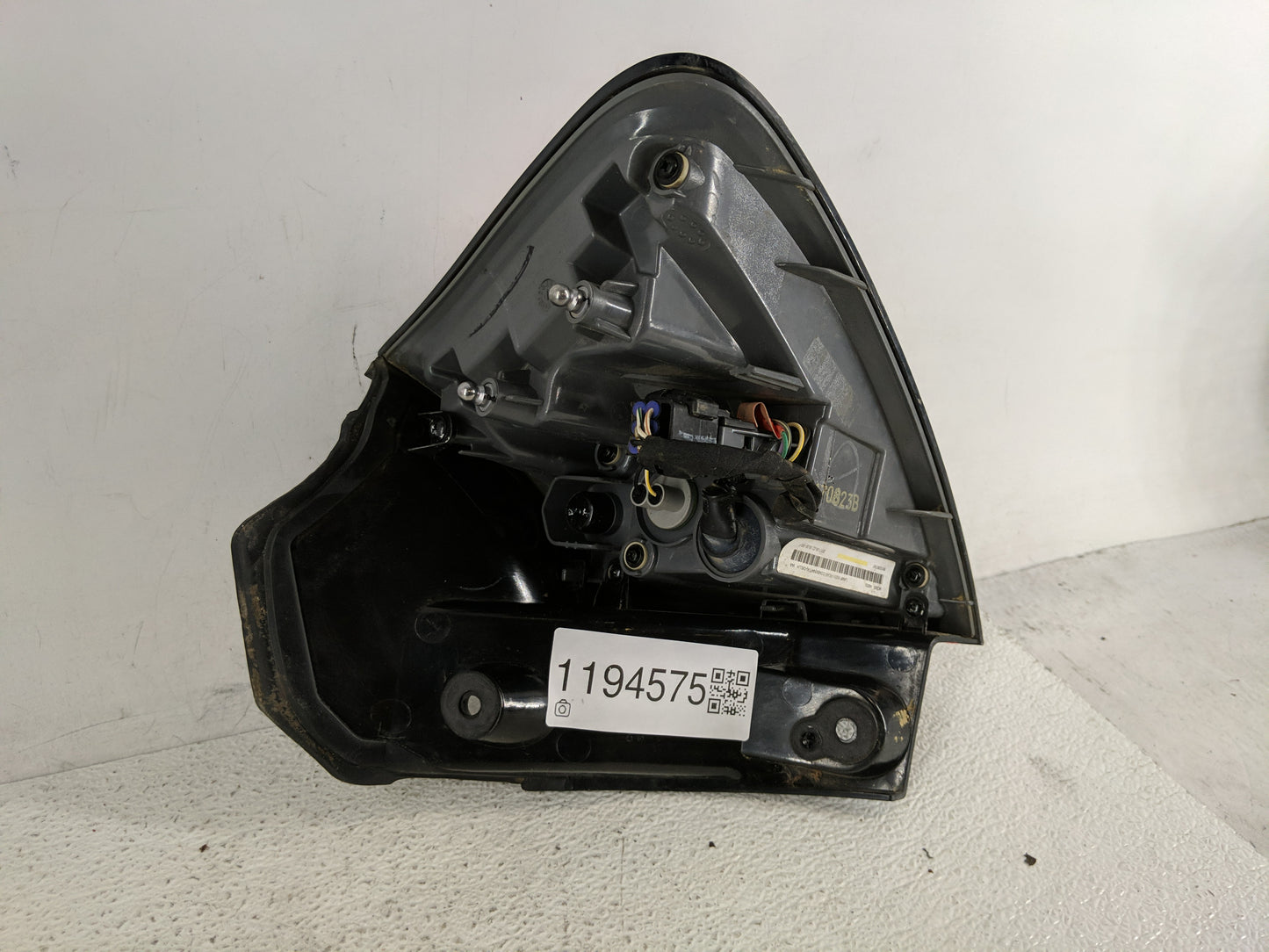 2014-2018 Jeep Cherokee Tail Light Assembly Driver Left OEM P/N:68102907AF Fits Fits 2014 2015 2016 2017 2018 OEM Used Auto