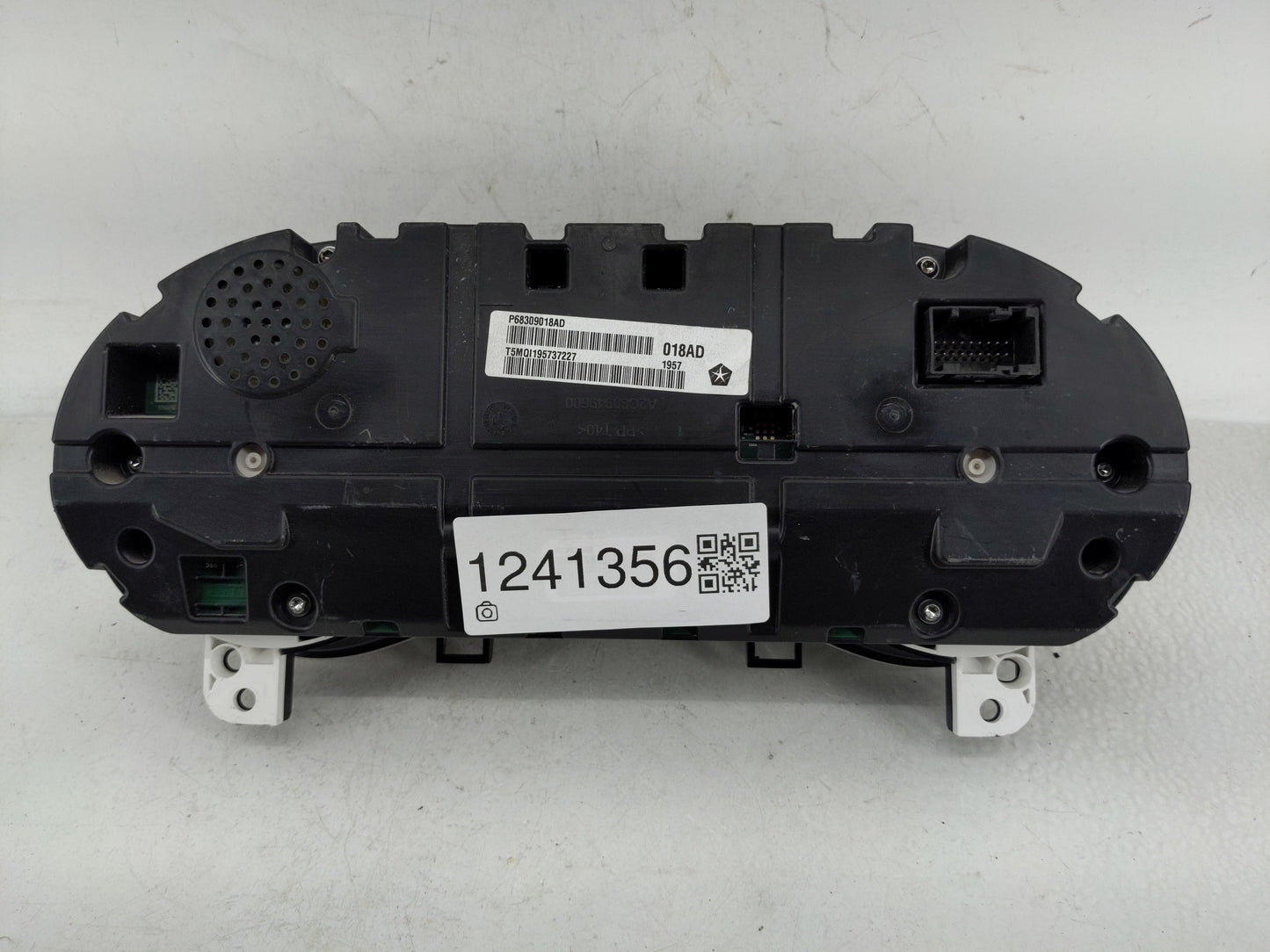 2017-2018 Jeep Cherokee Instrument Cluster Speedometer Gauges P/N:PP-TD40 A2C80949600, P68309018AD Fits Fits 2017 2018 OEM U