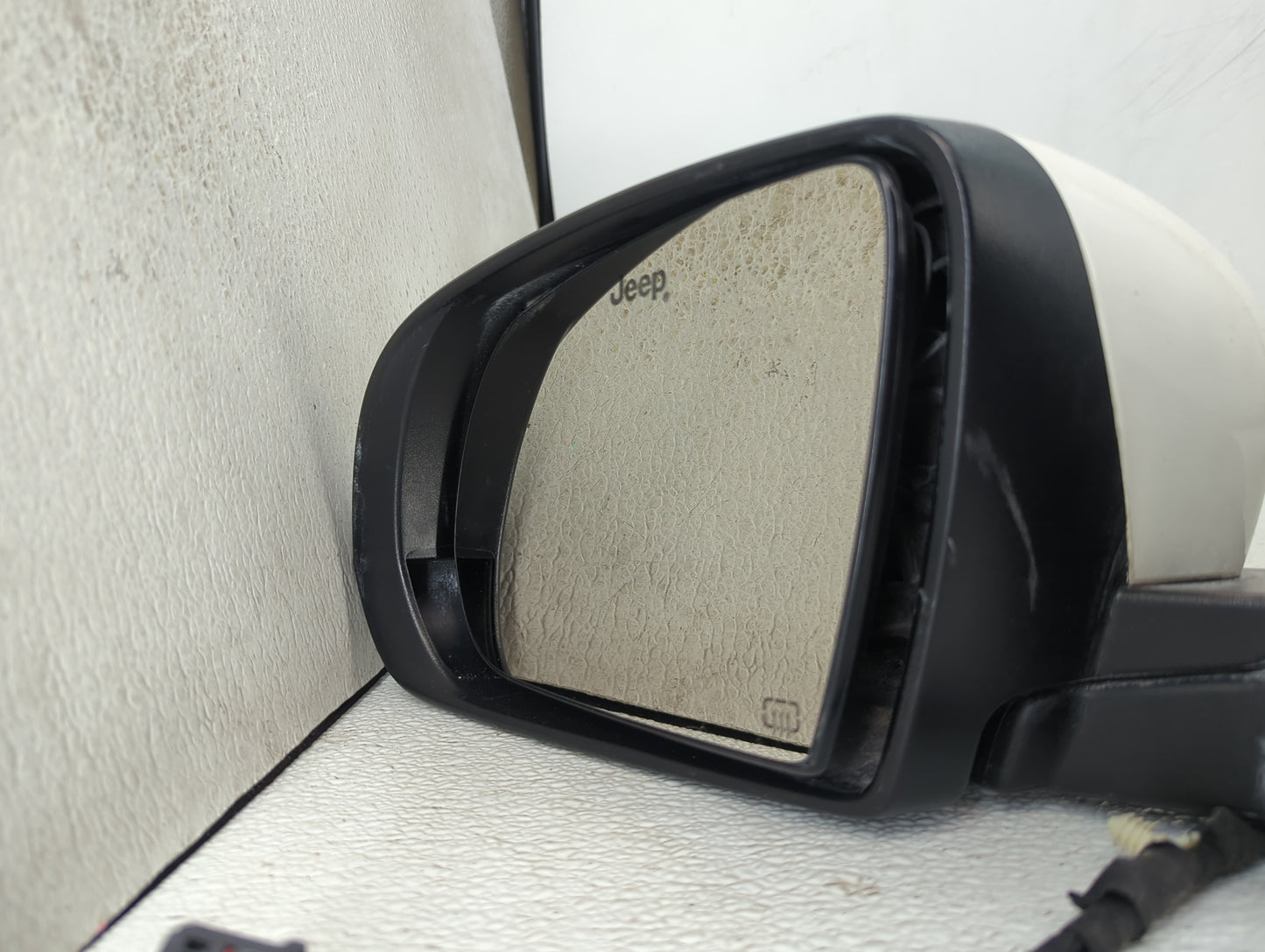 2018 Jeep Compass Driver Side View Mirror - Left Door Mirror OEM Used - Oemusedautoparts1.com
