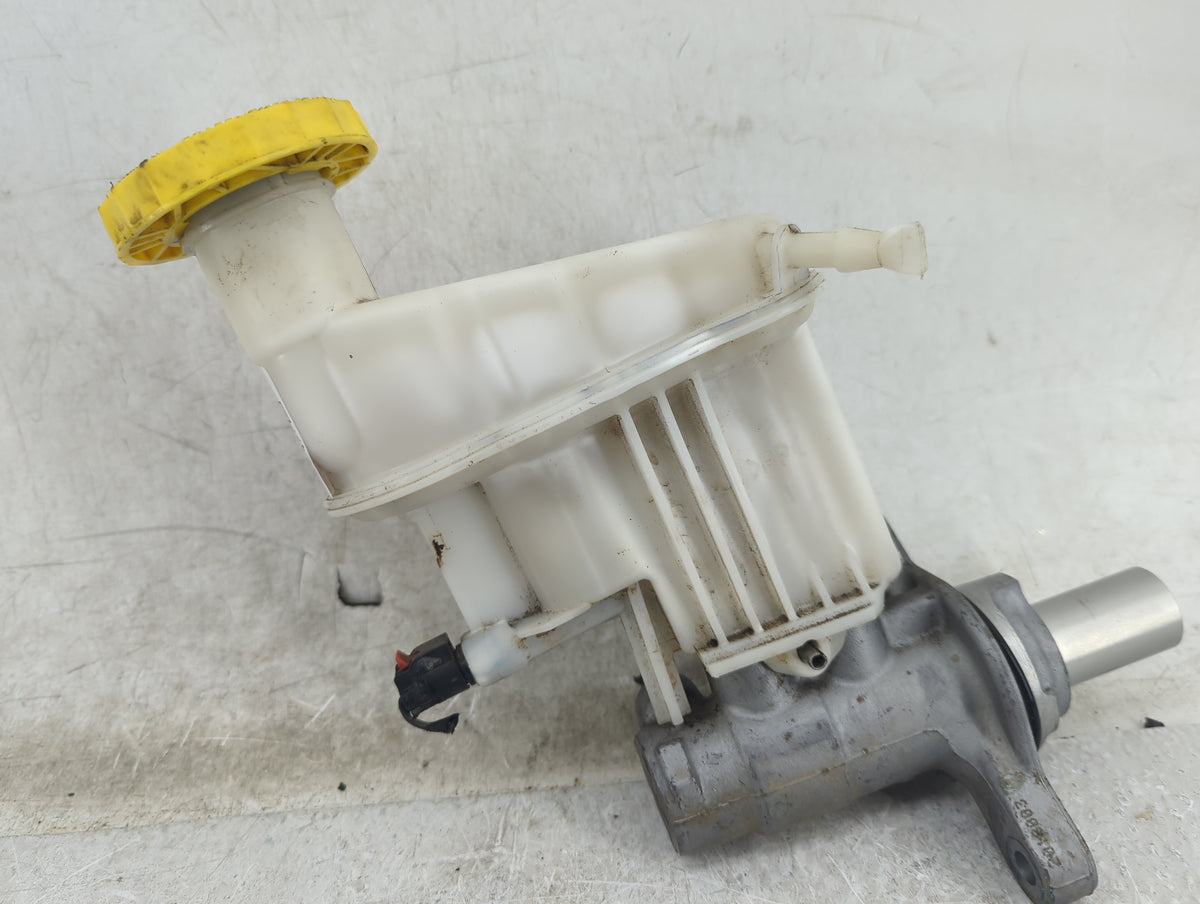 2018 Jeep Compass Brake Master Cylinder 1451314 - Oemusedautoparts1.com