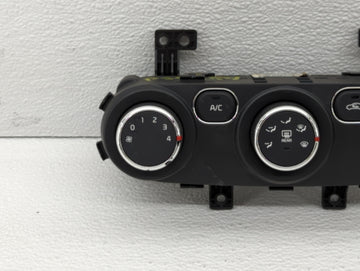 2017-2018 Kia Forte Climate Control Module Temperature AC/Heater Replacement P/N:97250-A7XXX 97250-B0AA0 Fits Fits 2017 2018 OEM Used Auto Parts