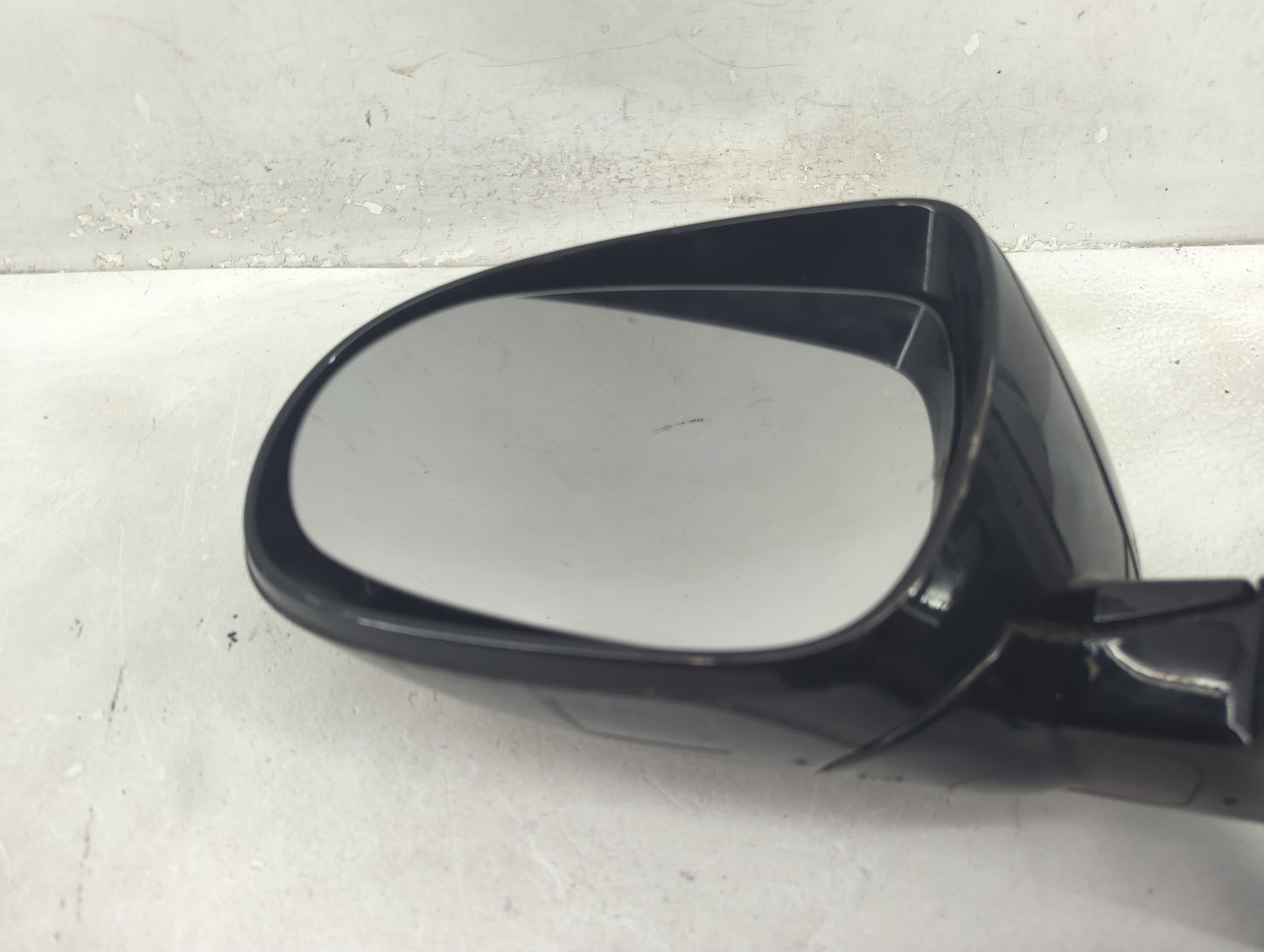 2016-2020 Kia Sorento Driver Side View Mirror - Left Door Mirror OEM Used - Oemusedautoparts1.com