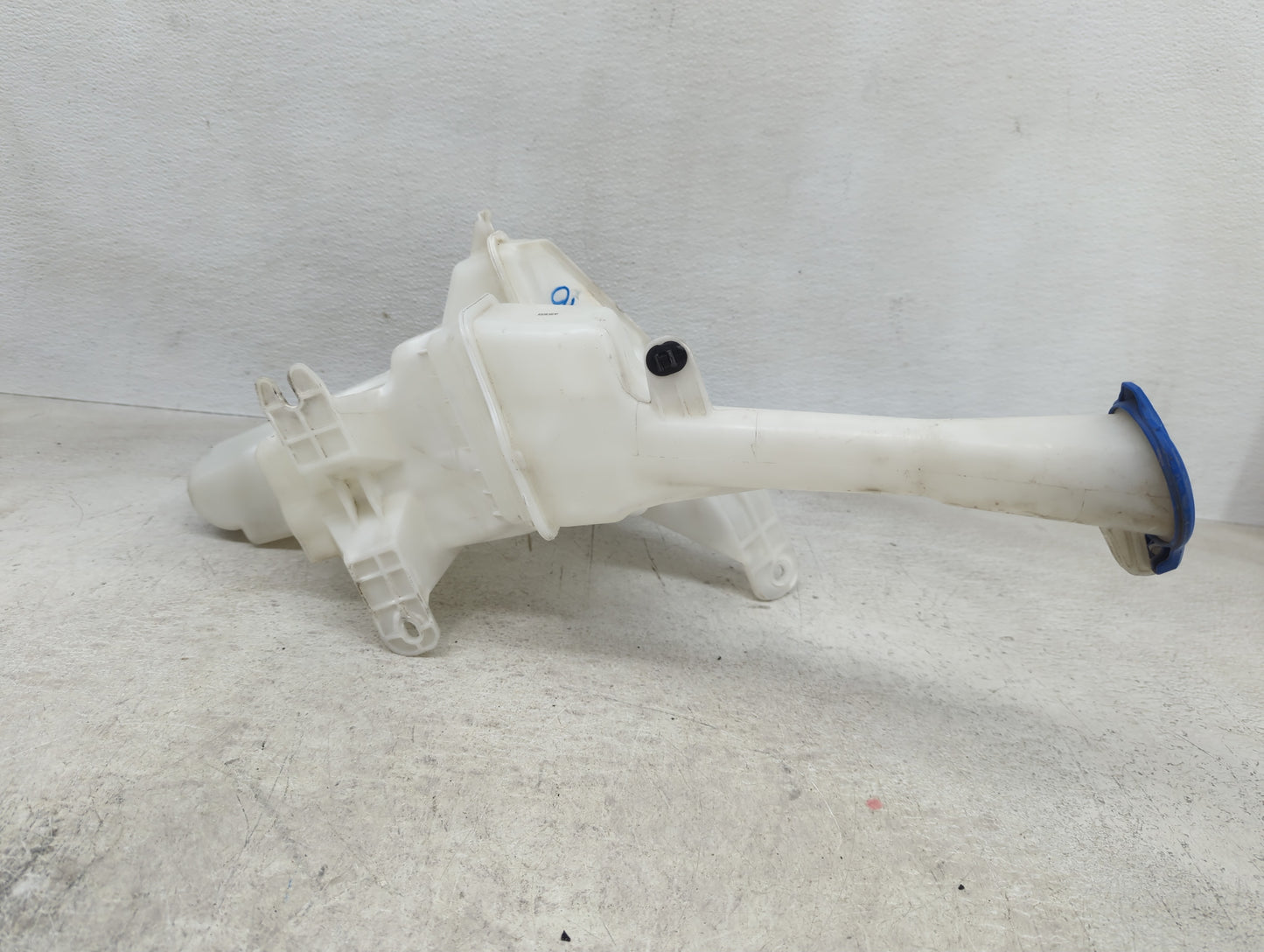 2014-2019 Kia Soul Windshield Washer Fluid Reservoir Bottle Oem - Oemusedautoparts1.com