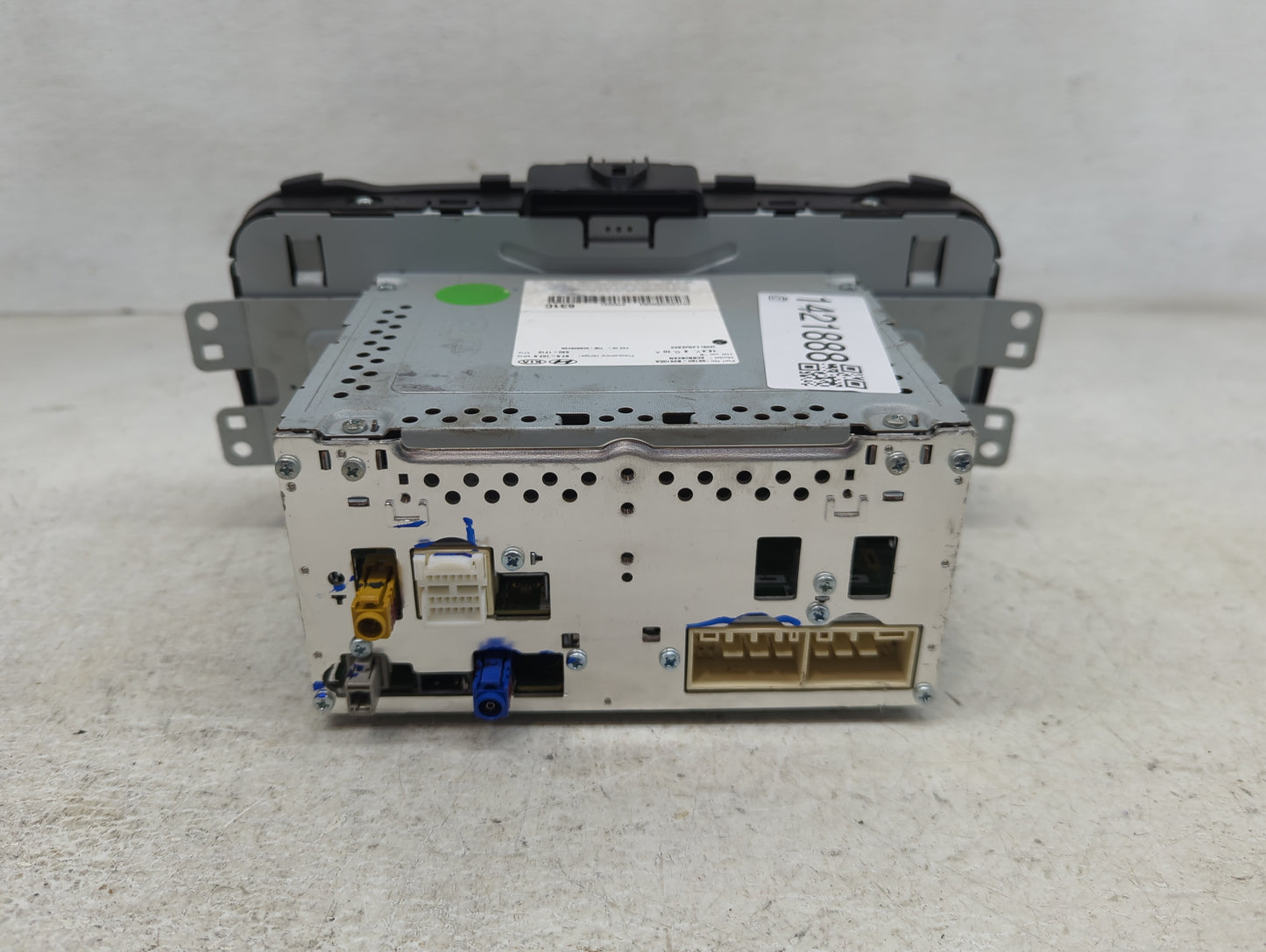 2017-2019 Kia Soul Radio AM FM Cd Player Receiver Replacement P/N:96160-B2310CA Fits Fits 2017 2018 2019 OEM Used Auto Parts