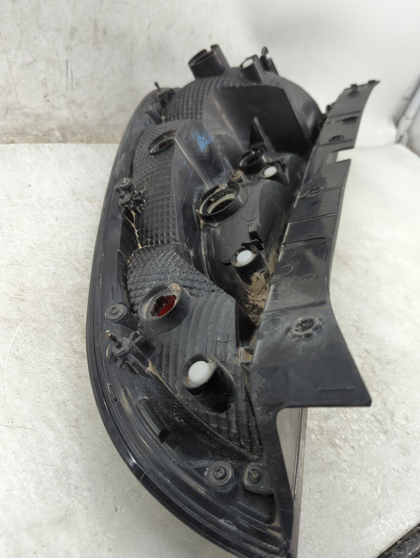 2014-2019 Kia Soul Tail Light Assembly Driver Left OEM Fits Fits 2014 2015 2016 2017 2018 2019 OEM Used Auto Parts - Oemused