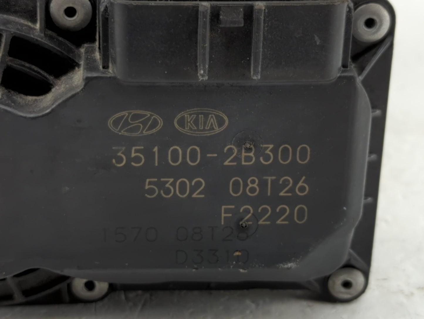 2012-2019 Kia Soul Throttle Body P/N:35100-2B300 Fits Fits 2012 2013 2014 2015 2016 2017 2018 2019 OEM Used Auto Parts - Oem