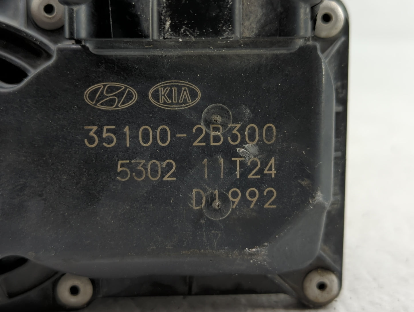 2012-2019 Kia Soul Throttle Body P/N:35100-2B300 Fits Fits 2012 2013 2014 2015 2016 2017 2018 2019 OEM Used Auto Parts - Oem