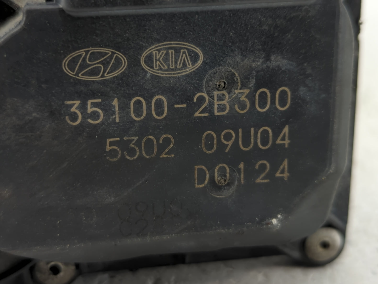 2012-2019 Kia Soul Throttle Body P/N:35100-2B300 Fits Fits 2012 2013 2014 2015 2016 2017 2018 2019 OEM Used Auto Parts - Oem