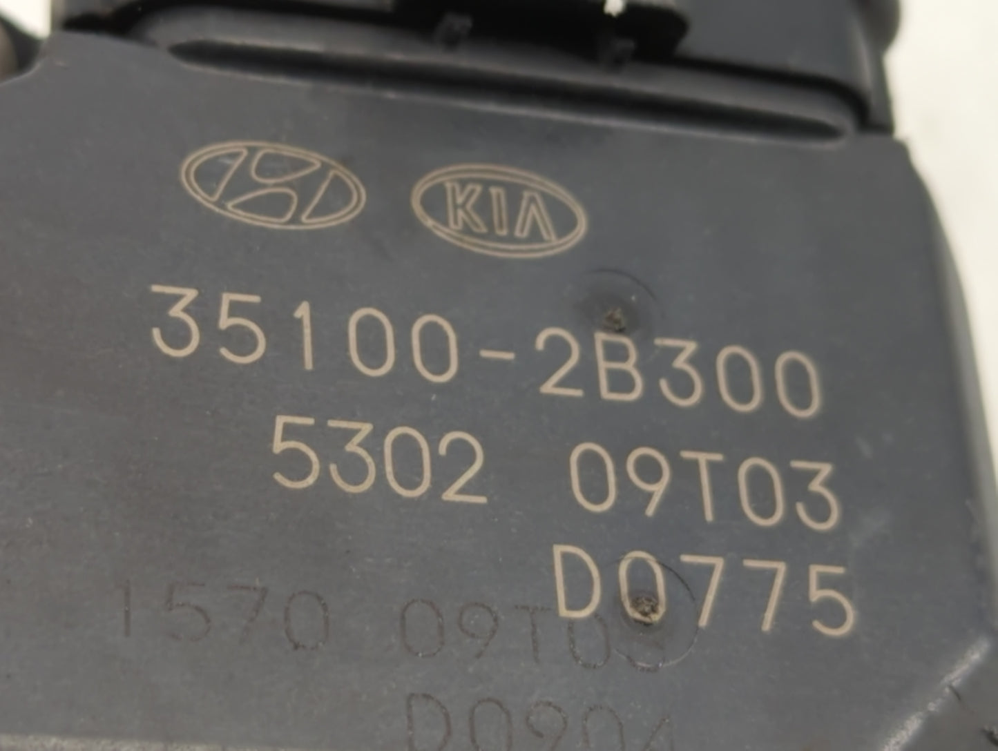 2012-2019 Kia Soul Throttle Body P/N:35100-2B300 Fits Fits 2012 2013 2014 2015 2016 2017 2018 2019 OEM Used Auto Parts - Oem