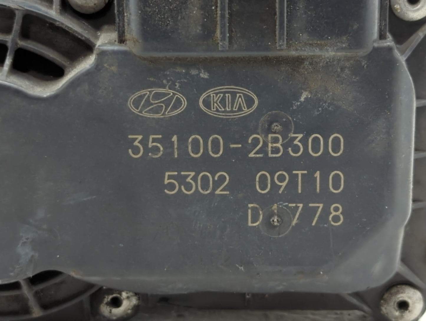2012-2019 Kia Soul Throttle Body P/N:35100-2B300 Fits Fits 2012 2013 2014 2015 2016 2017 2018 2019 OEM Used Auto Parts - Oem