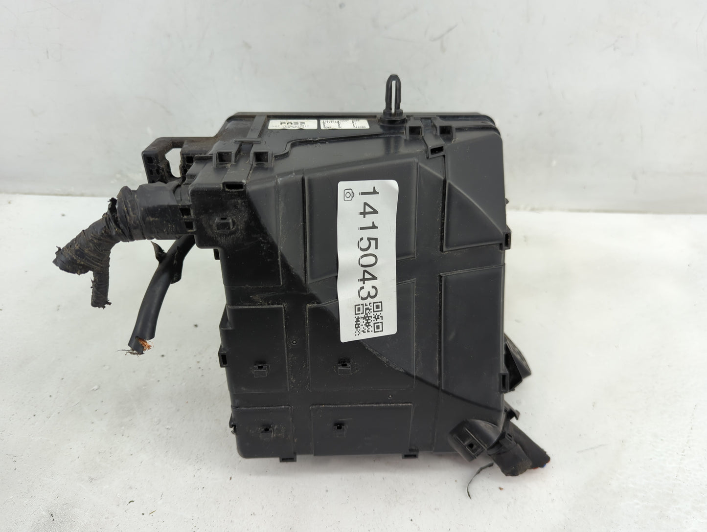 2017-2019 Kia Sportage Fusebox Fuse Box Panel Relay Module P/N:91941-D9520 Fits Fits 2017 2018 2019 OEM Used Auto Parts - Oe