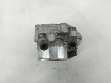 2017-2021 Kia Sportage Throttle Body P/N:35100-2G600 Fits Fits 2015 2016 2017 2018 2019 2020 2021 OEM Used Auto Parts