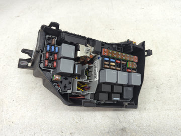2018-2019 Land Rover Discovery Sport Fusebox Fuse Box Panel Relay Module Fits Fits 2018 2019 OEM Used Auto Parts