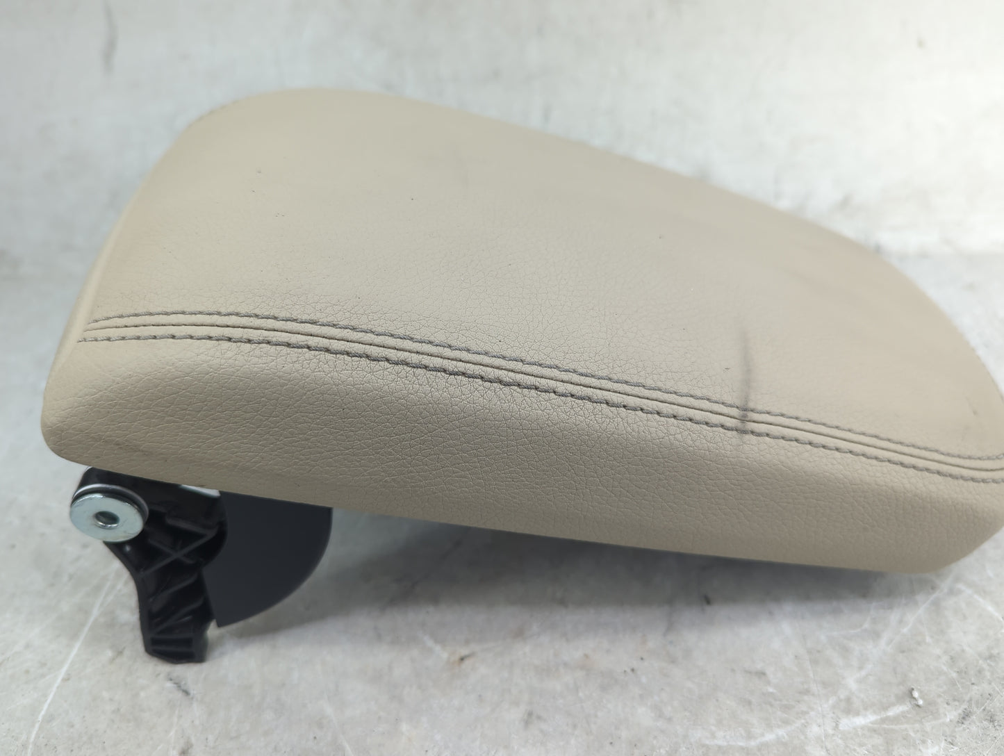 2018 Mercedes-Benz Cla250 Center Console Armrest Cover Lid Fits OEM Used Auto Parts - Oemusedautoparts1.com