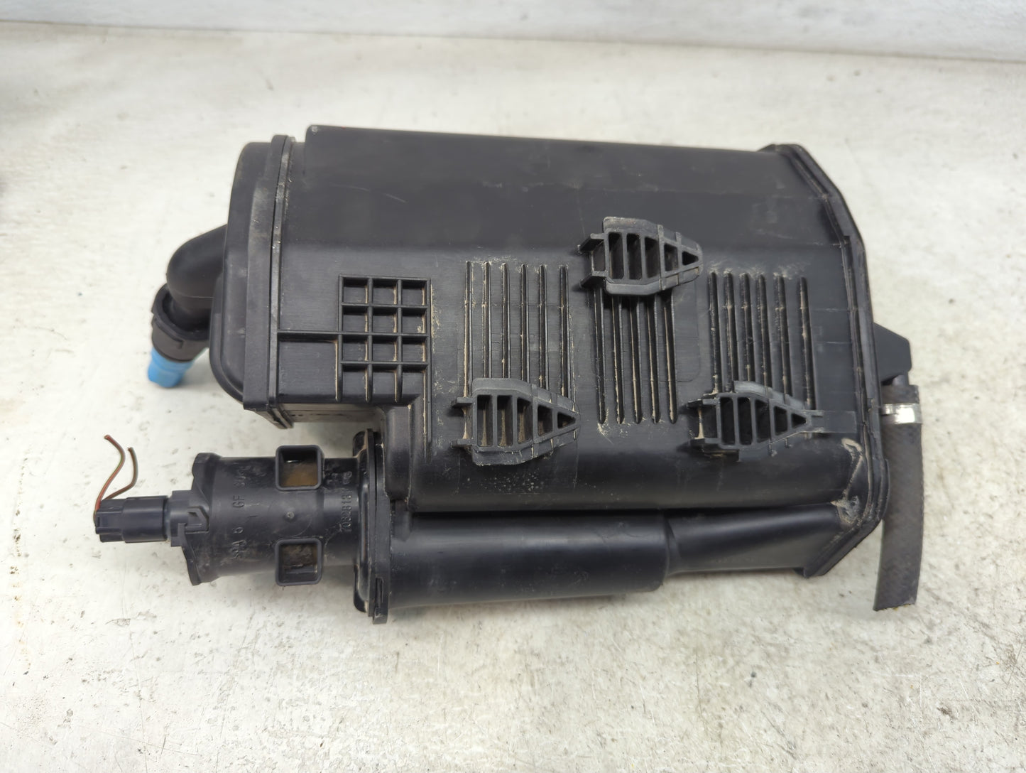 2018 Mercedes-benz Cls550 Fuel Vapor Charcoal Canister - Oemusedautoparts1.com