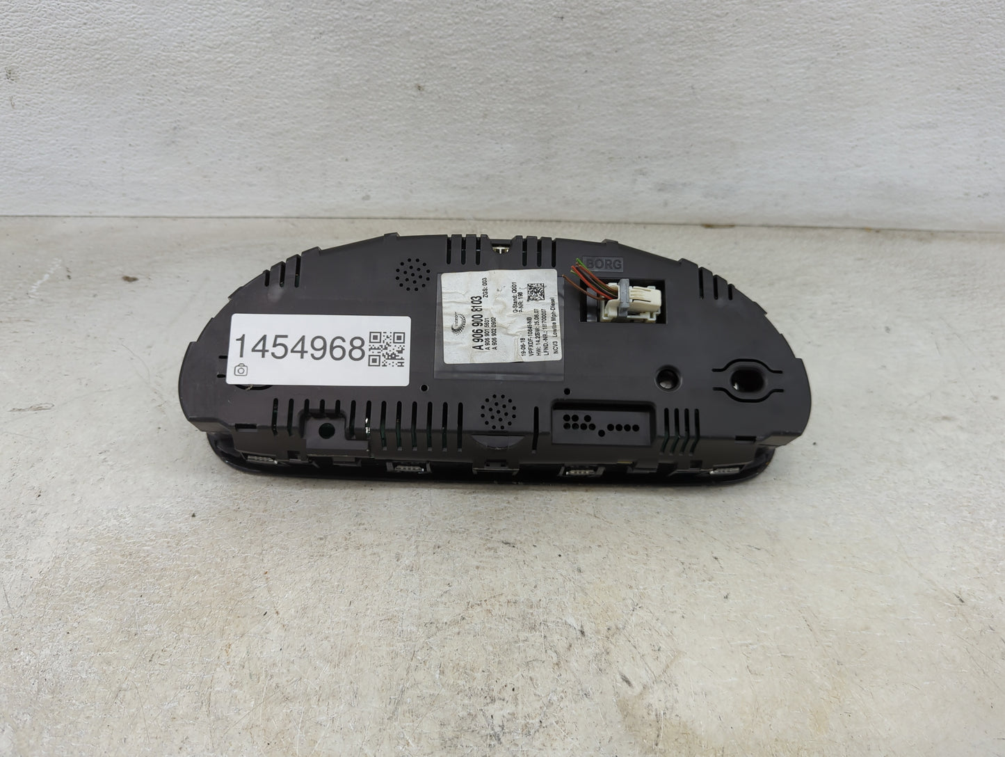 2018 Mercedes-Benz Mb2500 Instrument Cluster Speedometer Gauges P/N:A9069008103 A9069015601, A9069020902 Miles:115K Fits OEM