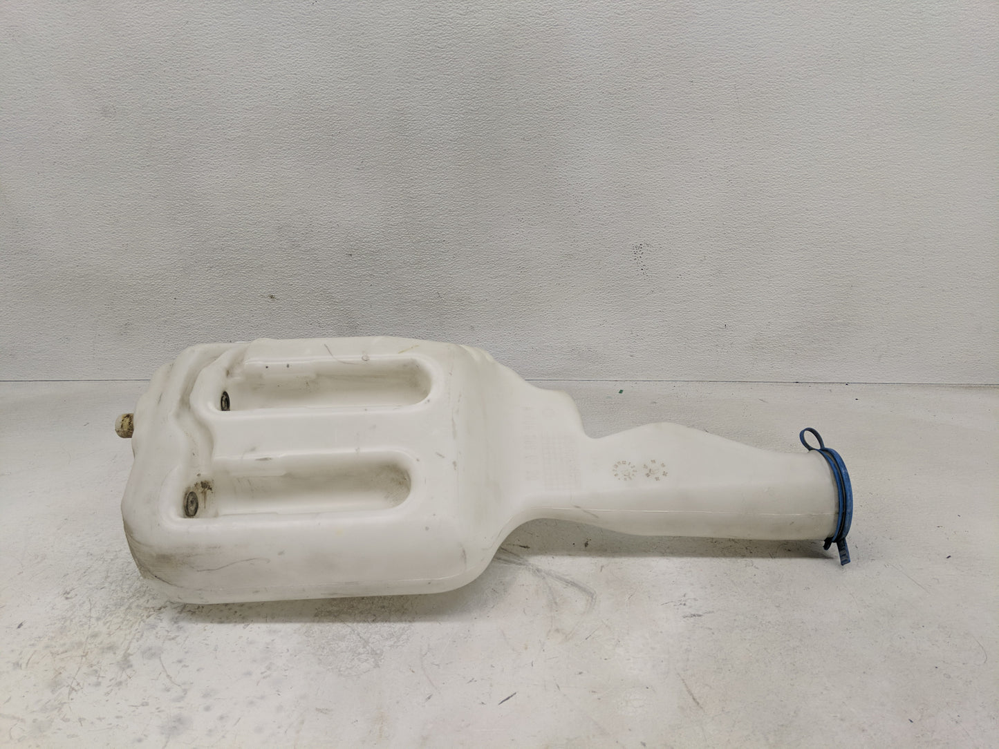 2018 Mercedes-benz Sprinter Windshield Washer Fluid Reservoir Bottle Oem - Oemusedautoparts1.com