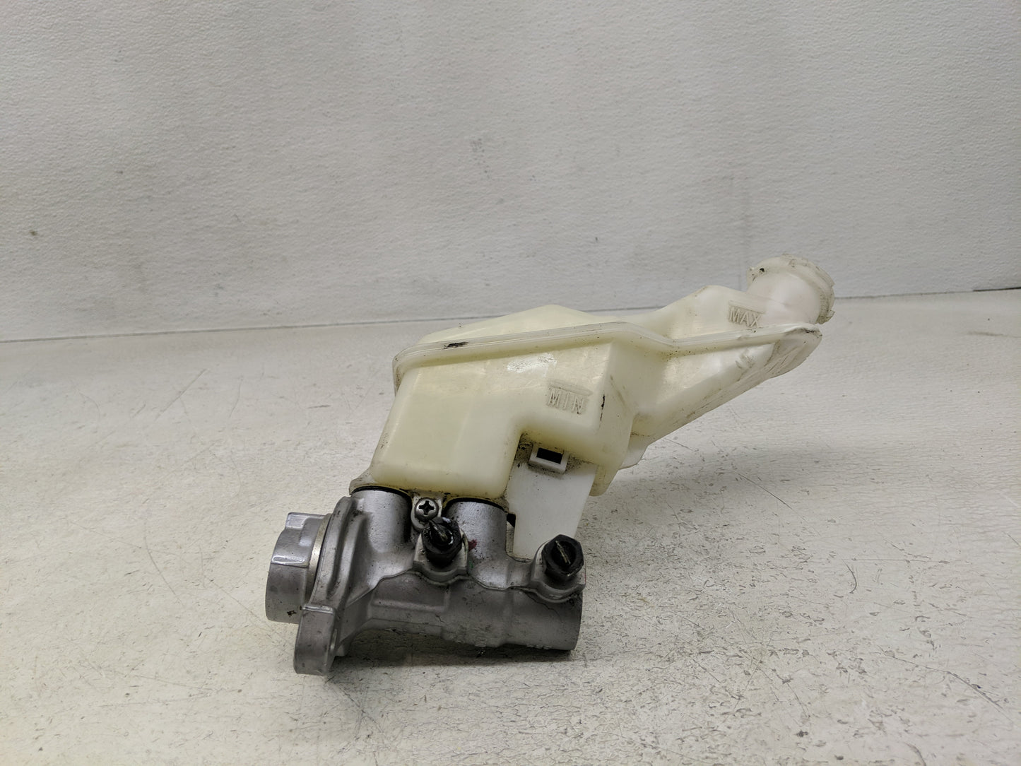 2013-2018 Nissan Altima Brake Master Cylinder 1300892 - Oemusedautoparts1.com