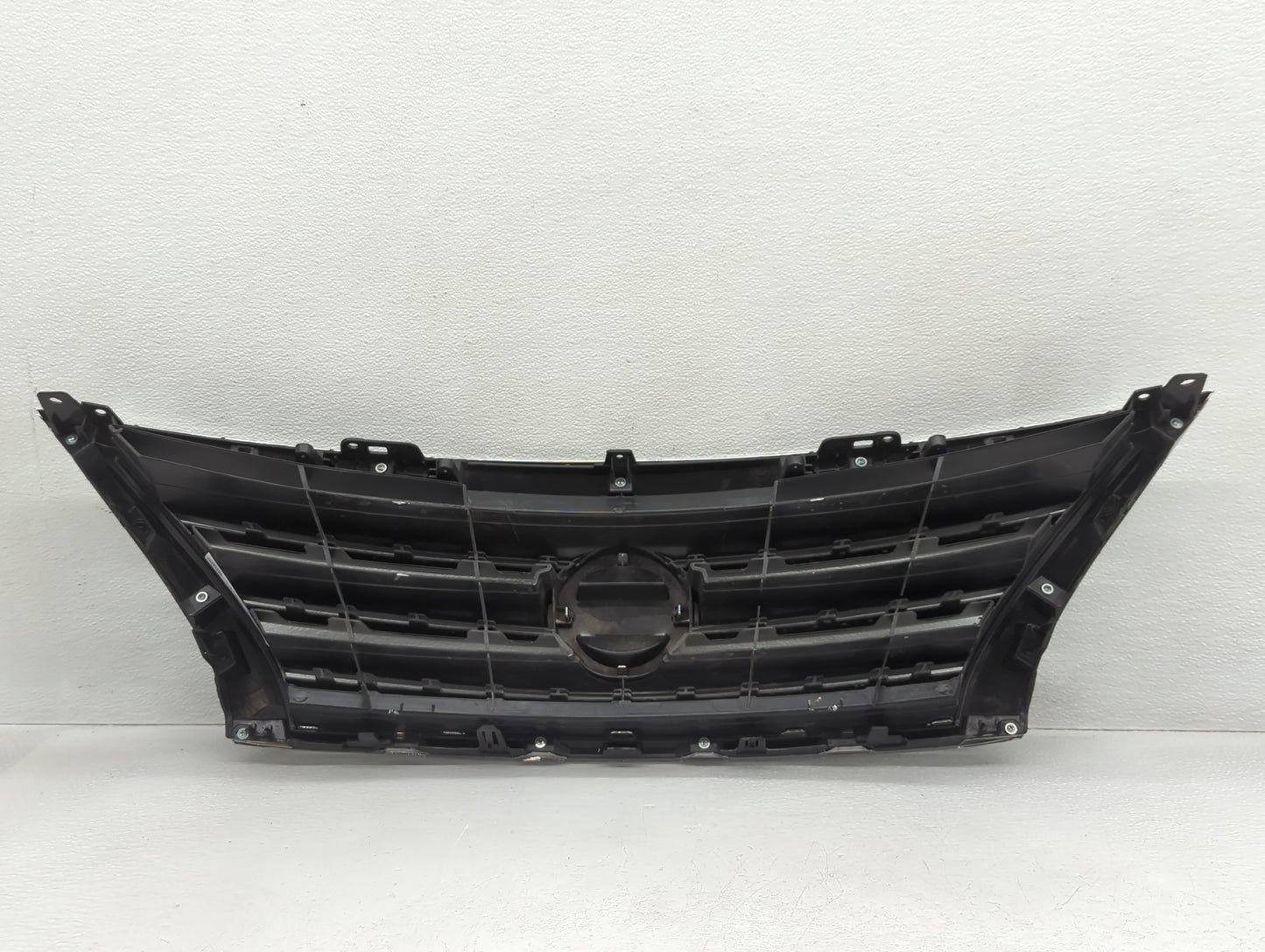 2018-2018 Nissan Maxima Front Bumper Grille Cover - Oemusedautoparts1.com