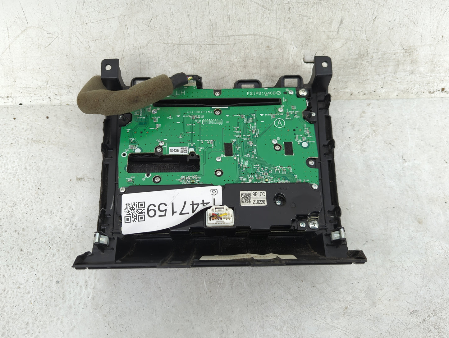 2018 Nissan Pathfinder Radio AM FM Cd Player Receiver Replacement P/N:9PJ0C 210220 Fits OEM Used Auto Parts - Oemusedautopar