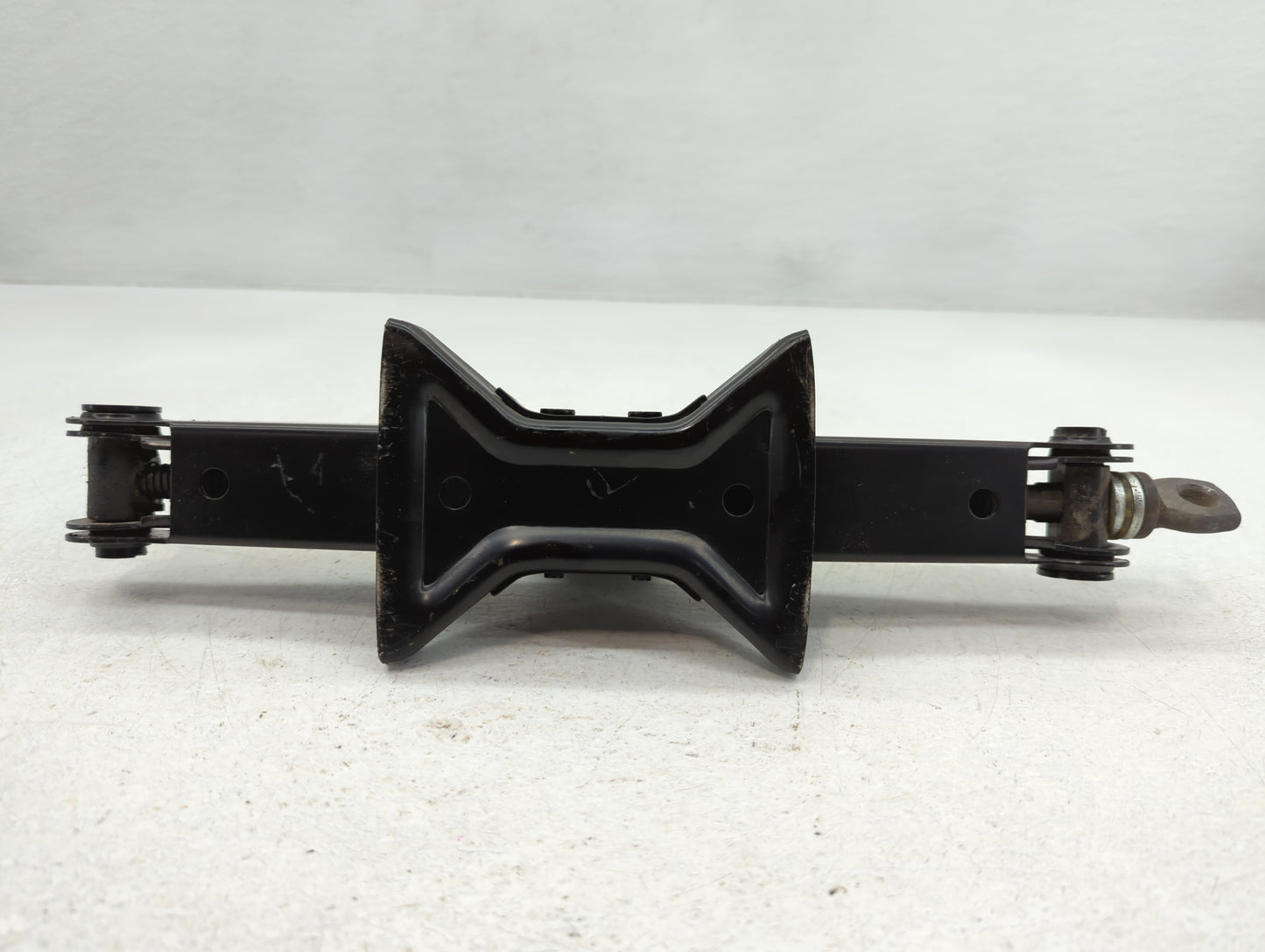 2018 Nissan Rogue Sport Spare Scissor Car Jack - Oemusedautoparts1.com