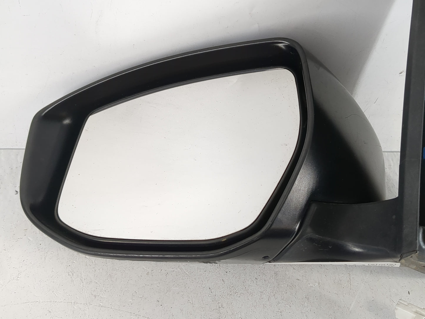 2016-2019 Nissan Sentra Driver Side View Mirror - Left Door Mirror OEM Used - Oemusedautoparts1.com